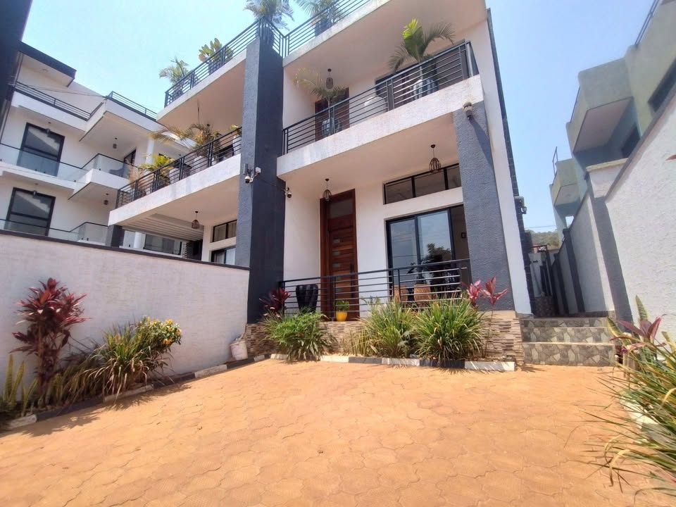 R039 — House for Rent in Kw